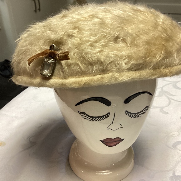 Vintage hat, beautiful with embellishment must see - Picture 1 of 6